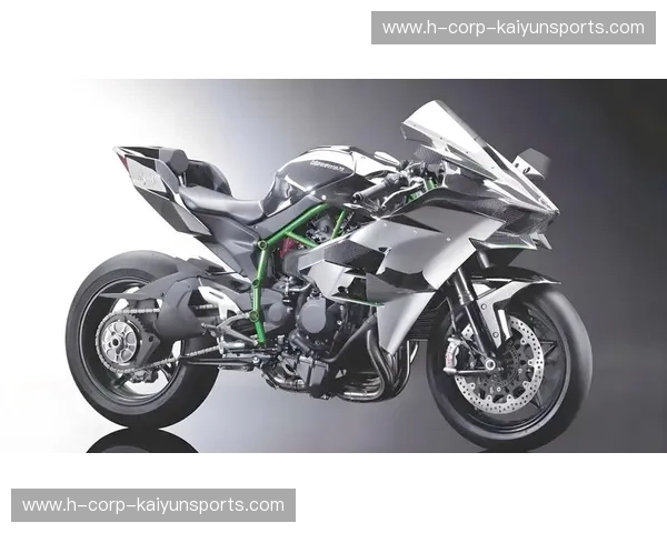 蓝色风暴与钢铁之魂：在川崎，速度与信仰如何“左右互搏”？